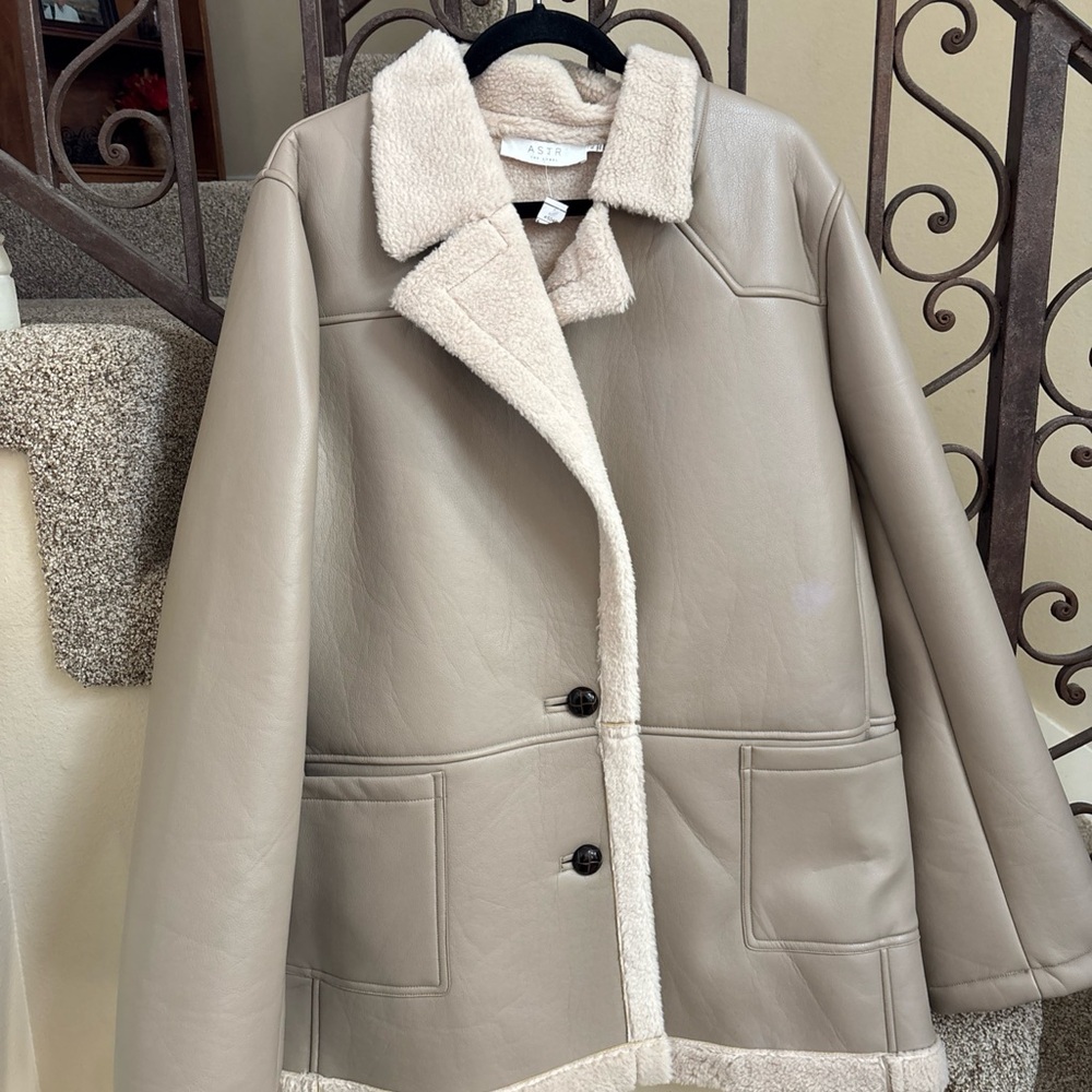 NWT Astr The Label Revolve Francine Faux Leather Shearling Jacket Size XL - Picture 4 of 9